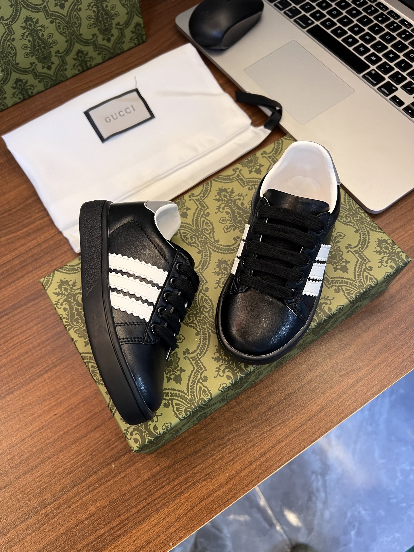Children's shoes child